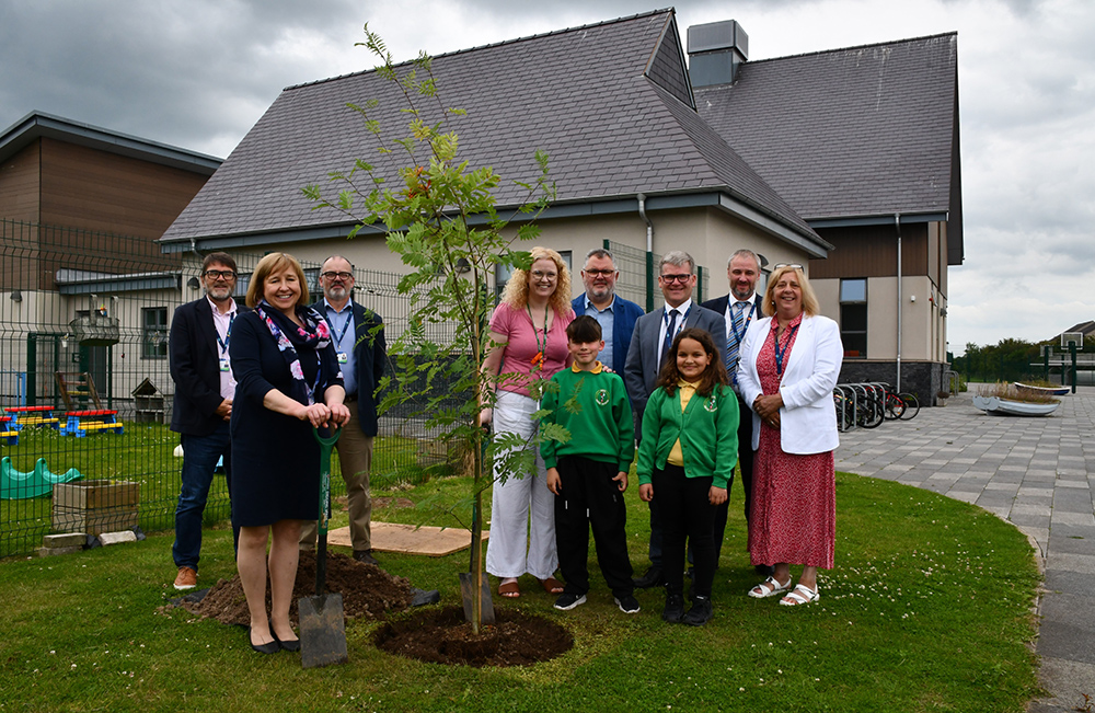 Cabinet Secretary visits new Anglesey primary schools