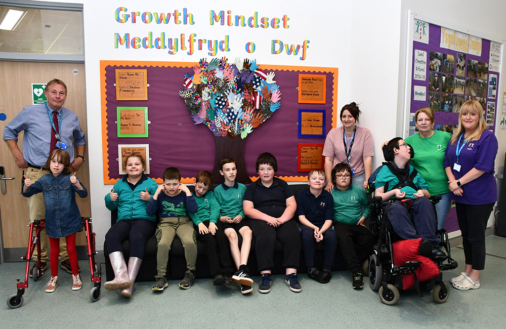 A group photograph of children from Canolfan Addysg y Bont